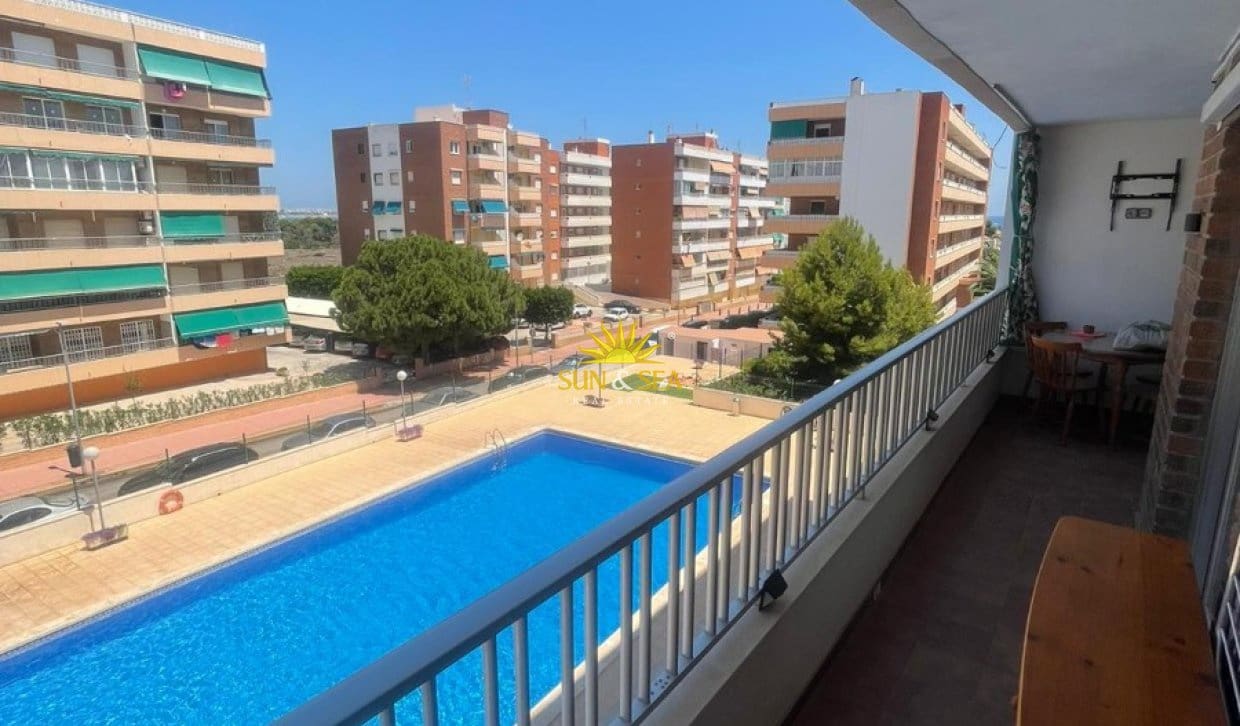 2 quarto Apartamento para arrendar em Punta Prima com piscina garagem - 900 € (Ref: 9854518)