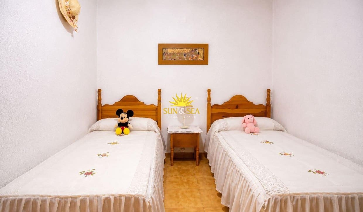 3 soveværelse Byhus til salg i Torrevieja med garage - € 259.000 (Ref: 9854519)