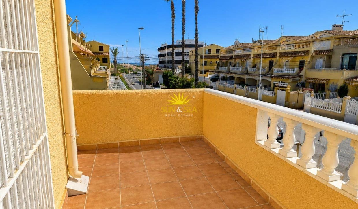3 soveværelse Byhus til salg i Torrevieja med garage - € 259.000 (Ref: 9854519)