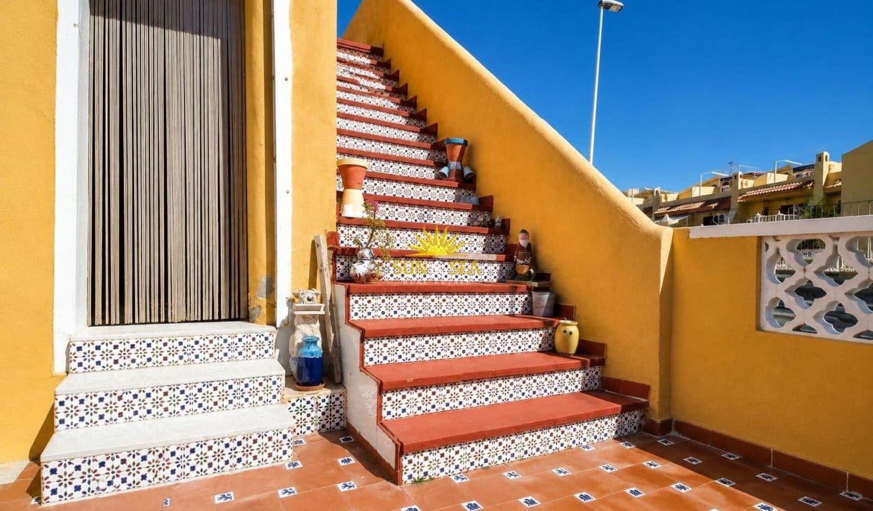 3 soveværelse Byhus til salg i Torrevieja med garage - € 259.000 (Ref: 9854519)