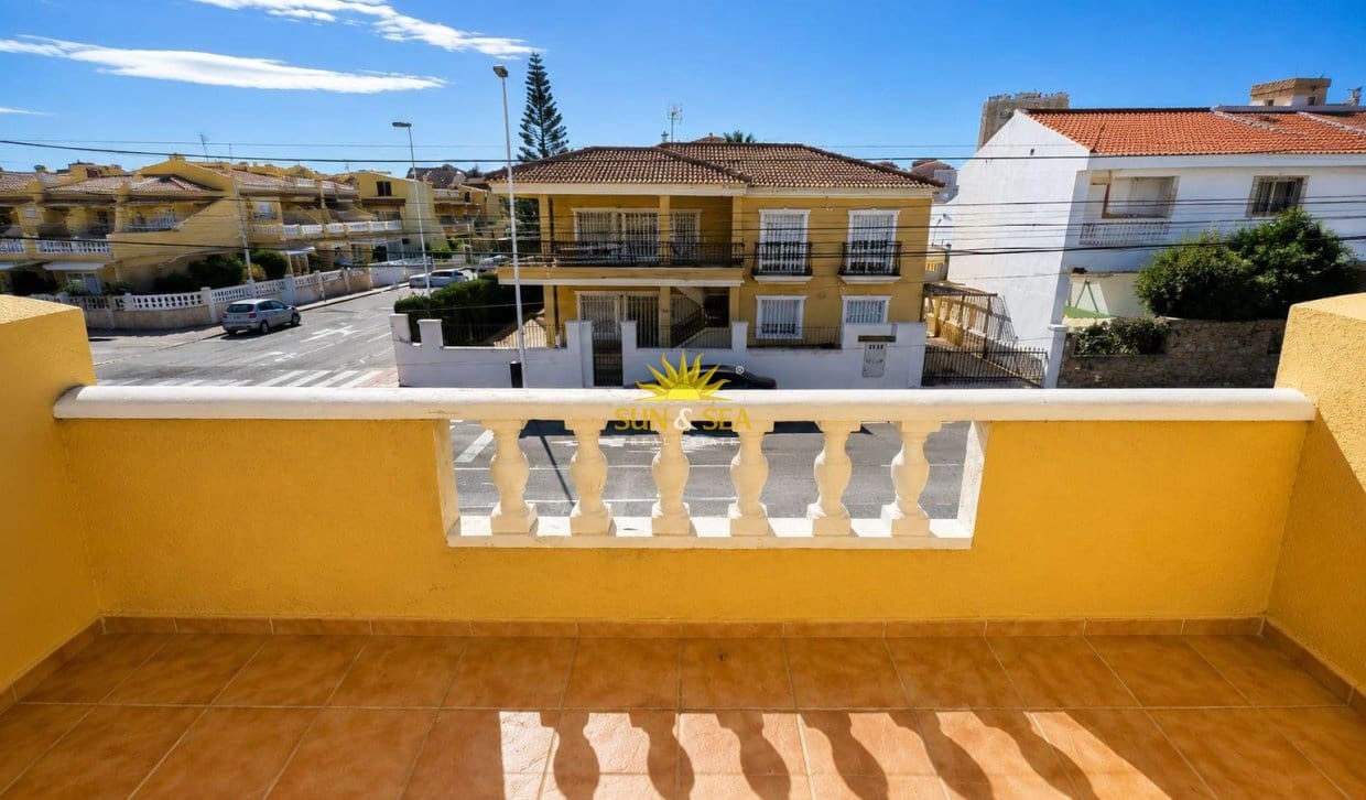 3 soveværelse Byhus til salg i Torrevieja med garage - € 259.000 (Ref: 9854519)