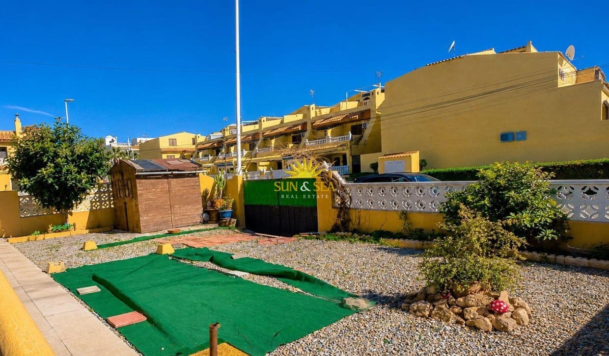 3 soveværelse Byhus til salg i Torrevieja med garage - € 259.000 (Ref: 9854519)
