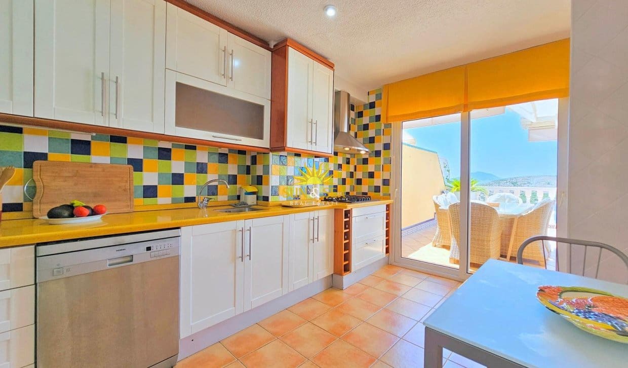 6 soveværelse Villa til leje i La Manga del Mar Menor med swimmingpool garage - € 2.900 (Ref: 9858690)
