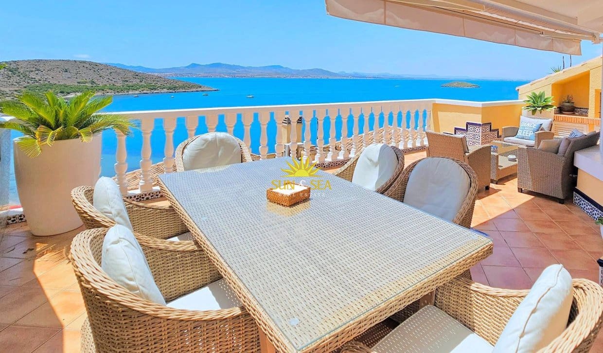 6 soveværelse Villa til leje i La Manga del Mar Menor med swimmingpool garage - € 2.900 (Ref: 9858690)
