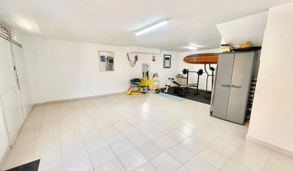 6 bedroom Villa for rent in La Manga del Mar Menor with pool garage - € 2,700 (Ref: 9858690)