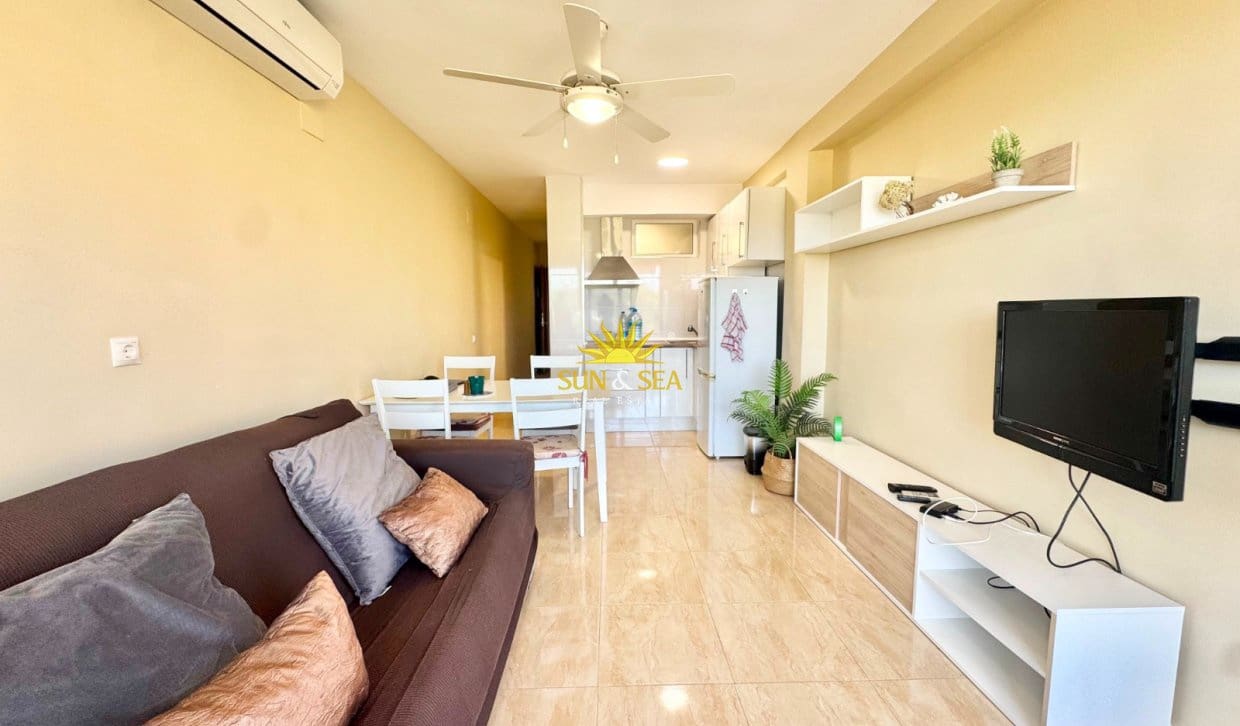 1 quarto Apartamento para arrendar em Guardamar del Segura - 700 € (Ref: 9860831)
