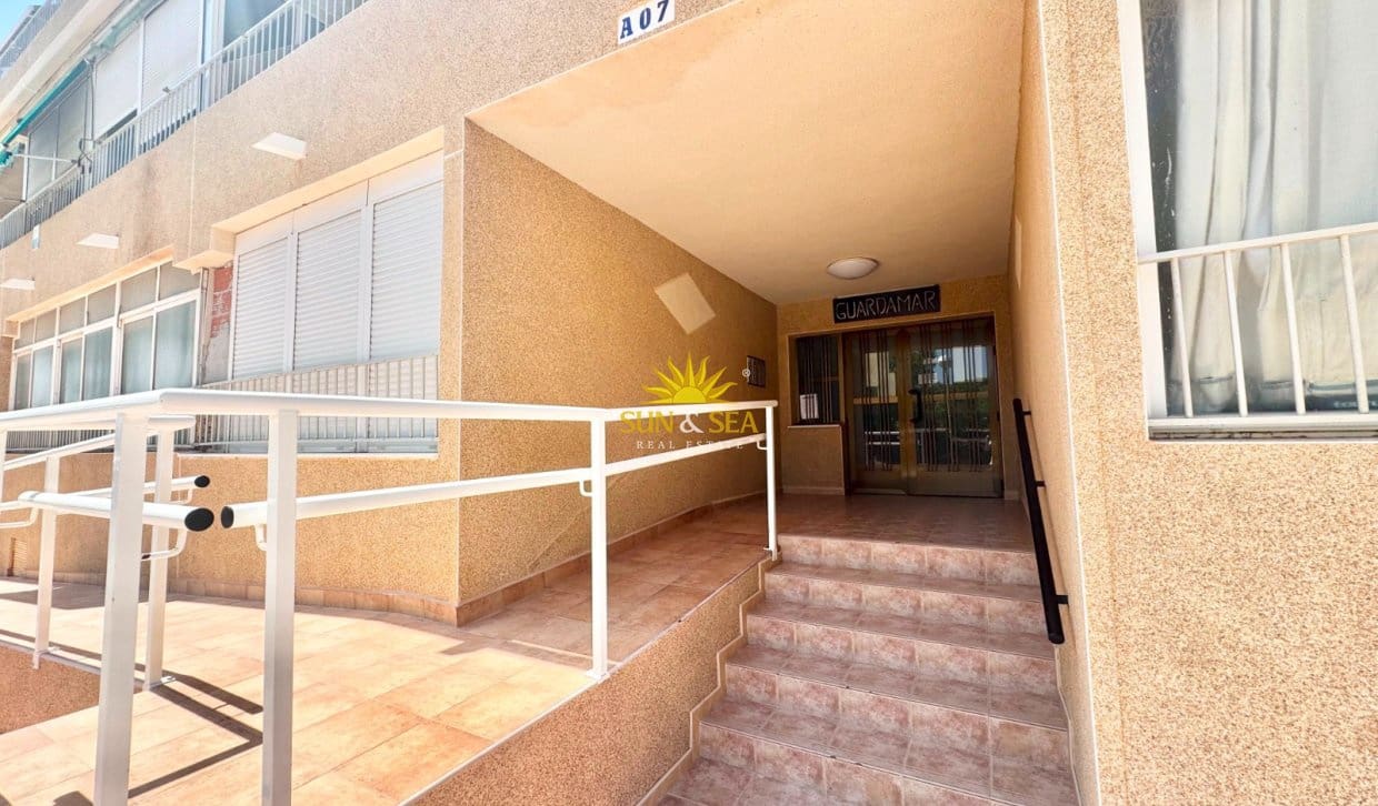 1 quarto Apartamento para arrendar em Guardamar del Segura - 700 € (Ref: 9860831)