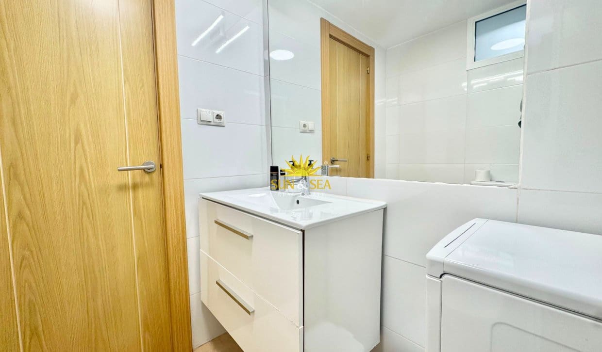 1 quarto Apartamento para arrendar em Guardamar del Segura - 700 € (Ref: 9860831)