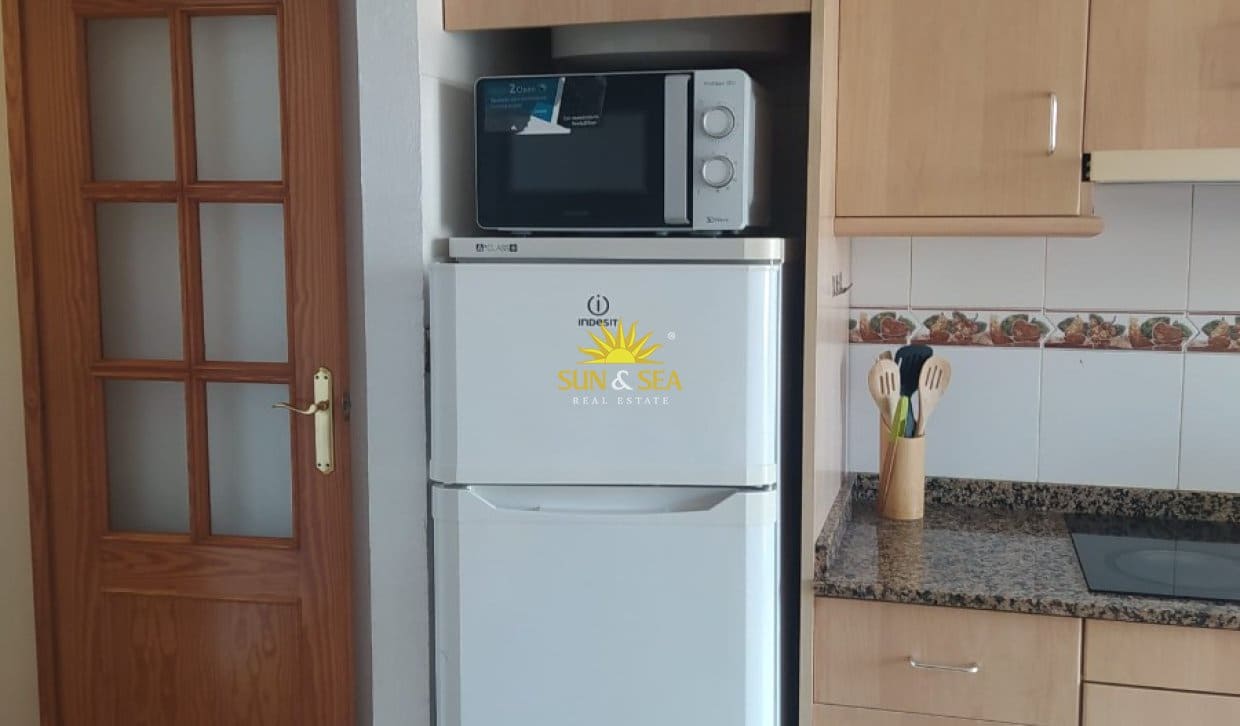 2 bedroom Apartment for rent in Torrevieja - € 850 (Ref: 9861107)