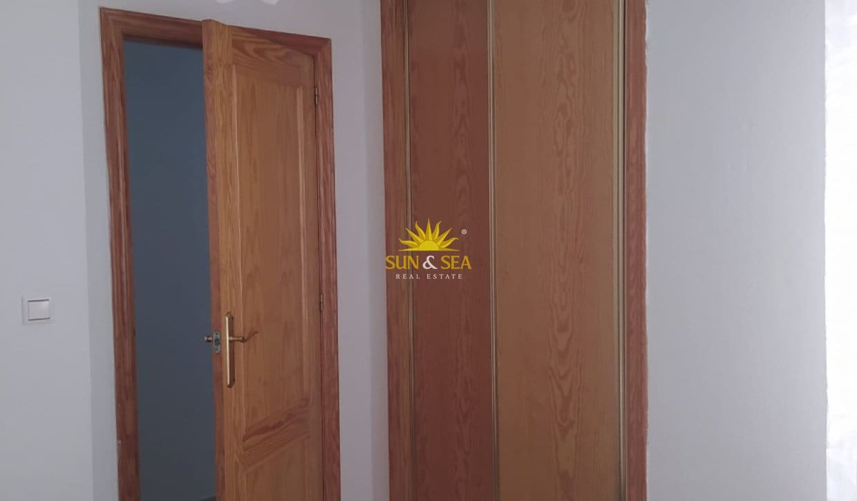 2 bedroom Apartment for rent in Torrevieja - € 850 (Ref: 9861107)
