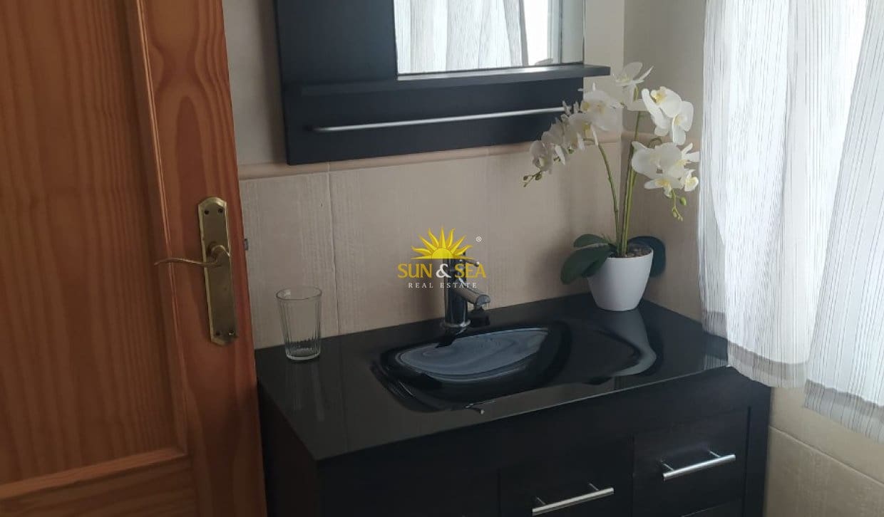 2 bedroom Apartment for rent in Torrevieja - € 850 (Ref: 9861107)