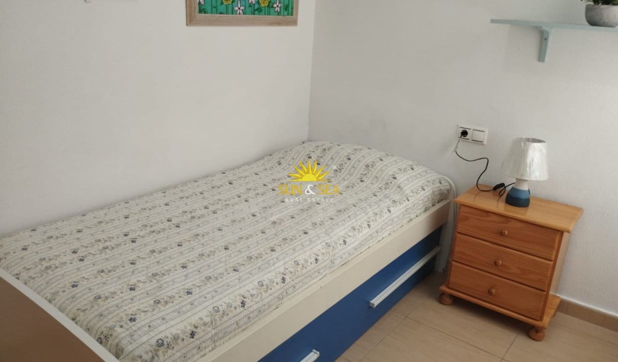 2 bedroom Apartment for rent in Torrevieja - € 850 (Ref: 9861107)