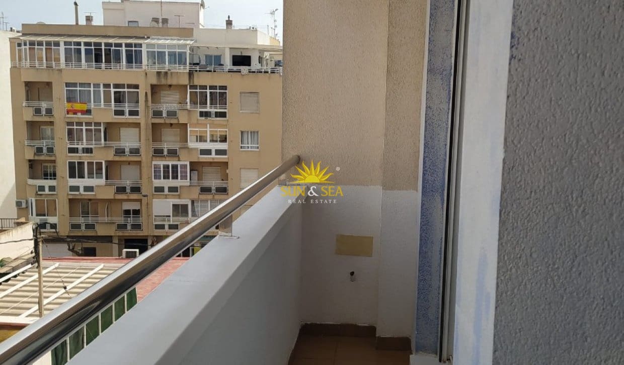 2 bedroom Apartment for rent in Torrevieja - € 850 (Ref: 9861107)