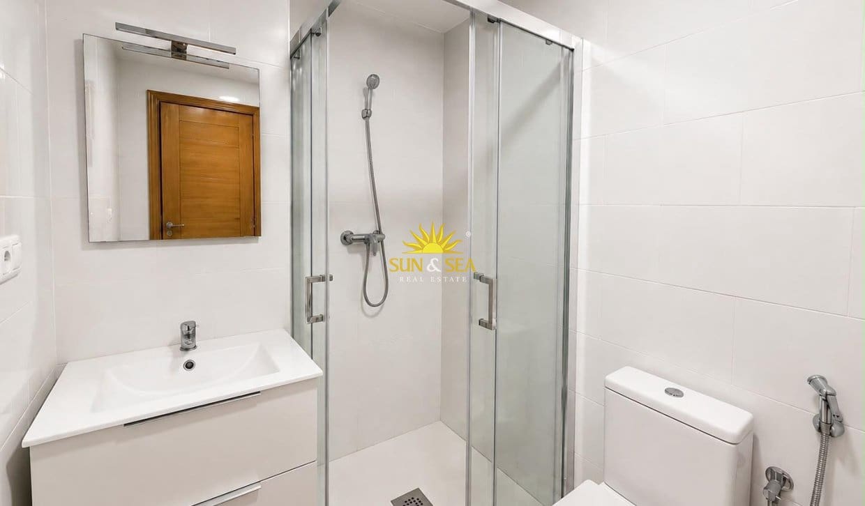 2 bedroom Apartment for sale in Torrevieja - € 160,000 (Ref: 9861108)