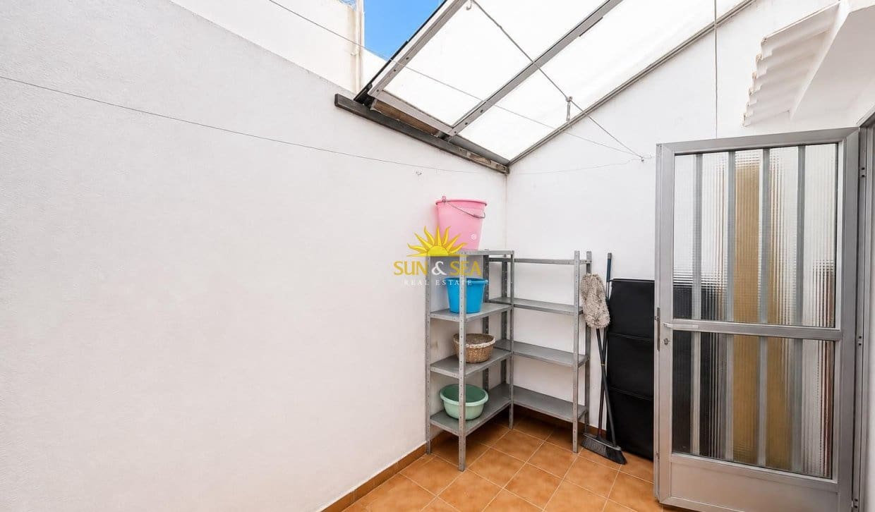 2 bedroom Apartment for sale in Torrevieja - € 160,000 (Ref: 9861108)
