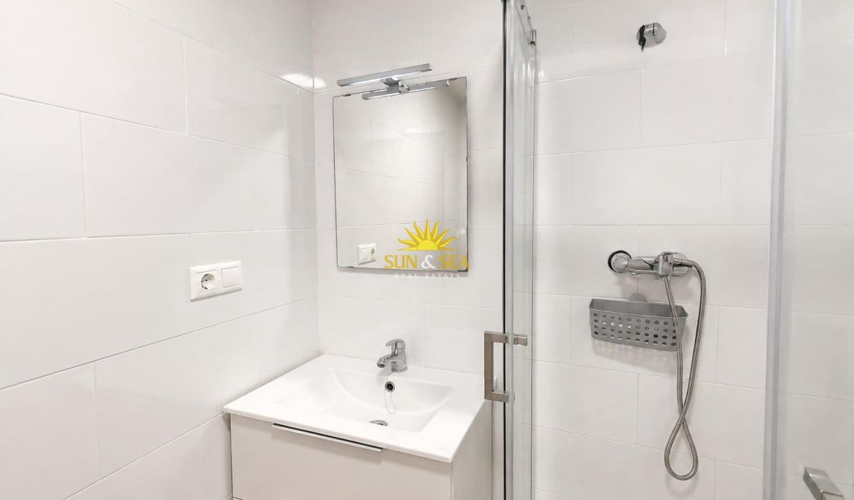 2 bedroom Apartment for sale in Torrevieja - € 160,000 (Ref: 9861108)
