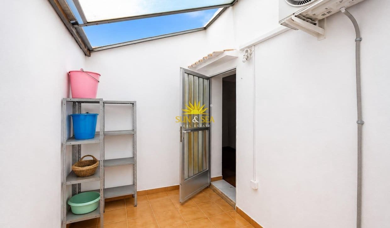 2 bedroom Apartment for sale in Torrevieja - € 160,000 (Ref: 9861108)