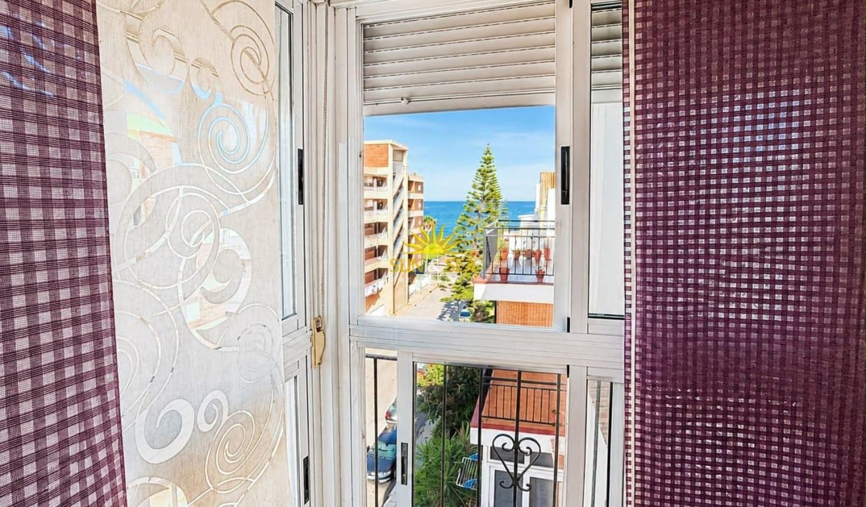2 bedroom Apartment for sale in Torrevieja - € 160,000 (Ref: 9861108)
