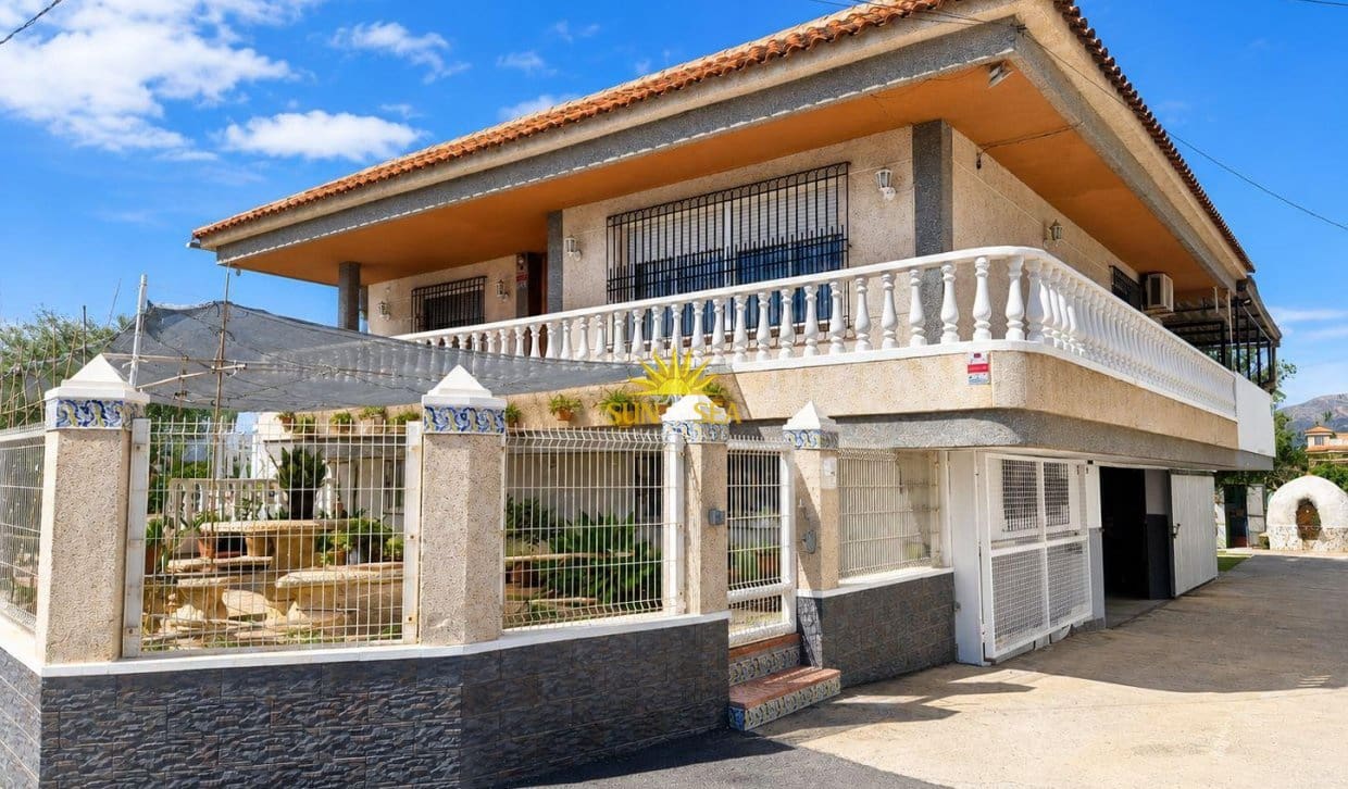 3 soveværelse Villa til salg i Beniel med garage - € 280.000 (Ref: 9861109)