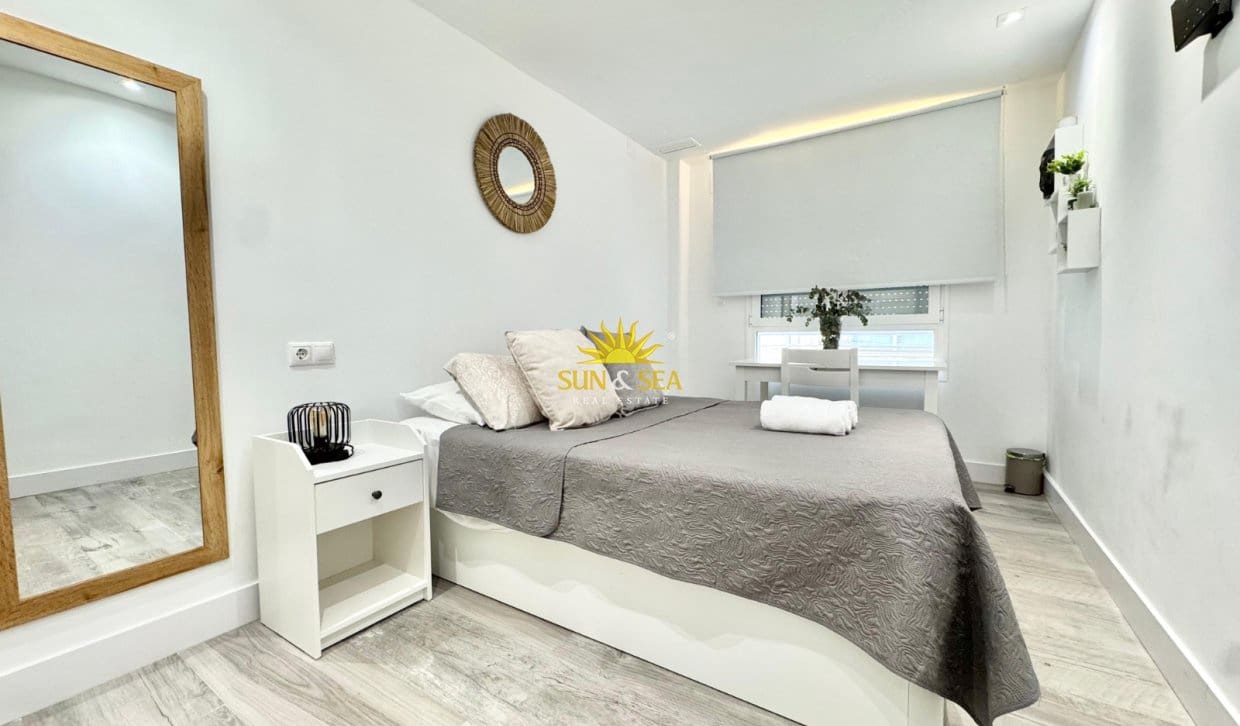 3 bedroom Apartment for rent in Torrevieja with pool garage - € 1,400 (Ref: 9863733)