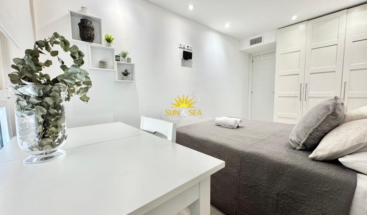 3 bedroom Apartment for rent in Torrevieja with pool garage - € 1,400 (Ref: 9863733)