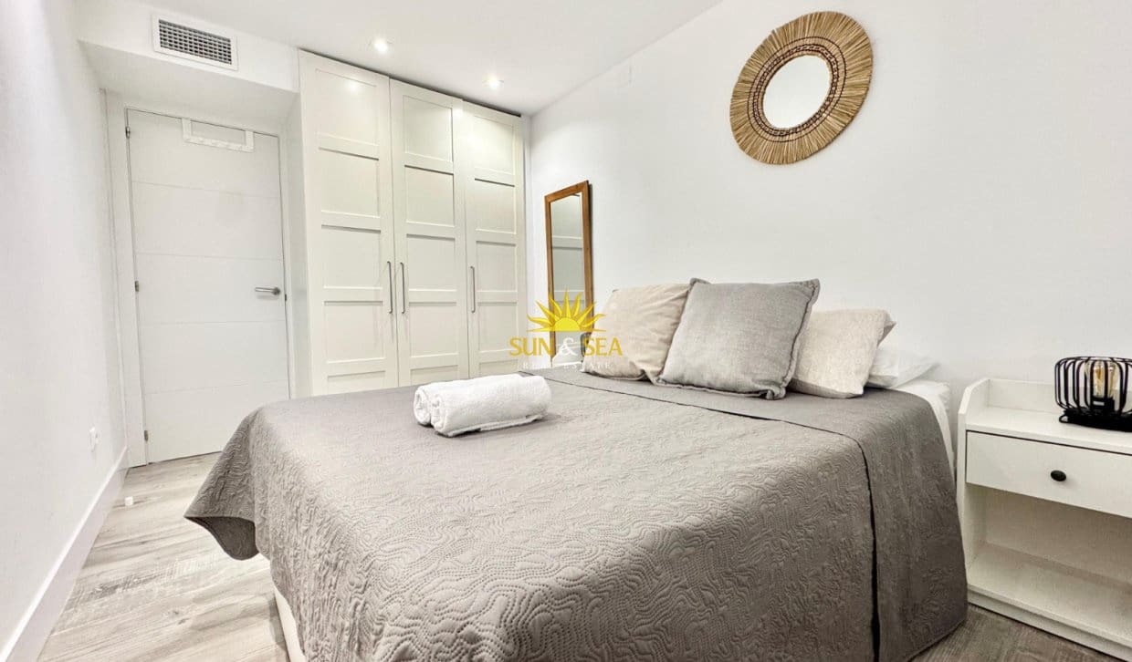 3 bedroom Apartment for rent in Torrevieja with pool garage - € 1,400 (Ref: 9863733)