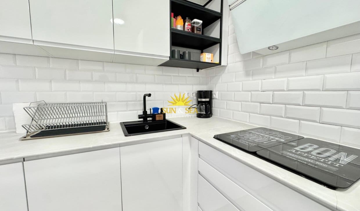 3 bedroom Apartment for rent in Torrevieja with pool garage - € 1,400 (Ref: 9863733)