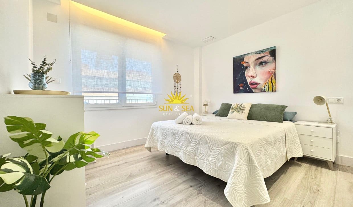 3 bedroom Apartment for rent in Torrevieja with pool garage - € 1,400 (Ref: 9863733)