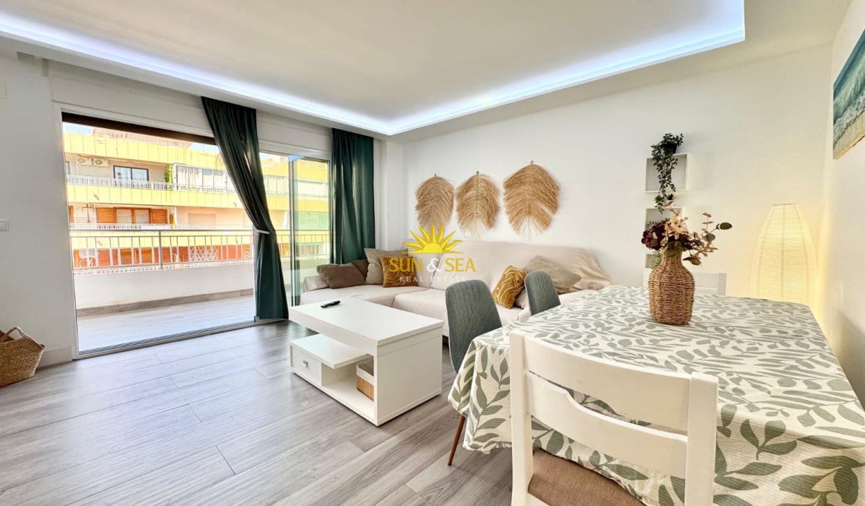 3 bedroom Apartment for rent in Torrevieja with pool garage - € 1,400 (Ref: 9863733)