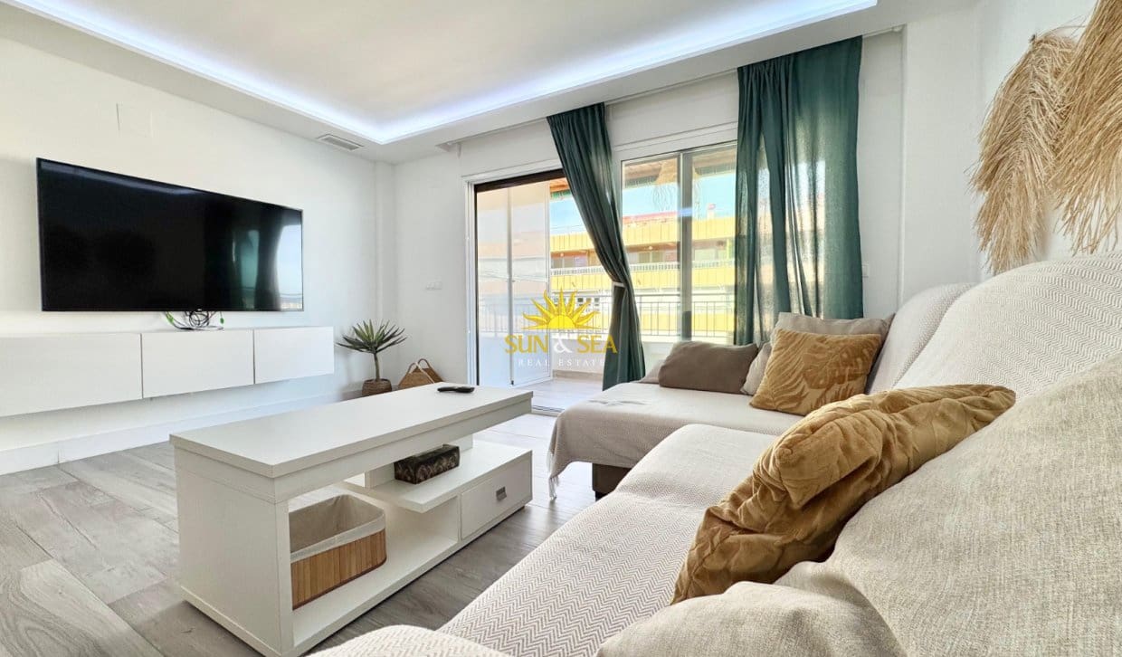 3 bedroom Apartment for rent in Torrevieja with pool garage - € 1,400 (Ref: 9863733)