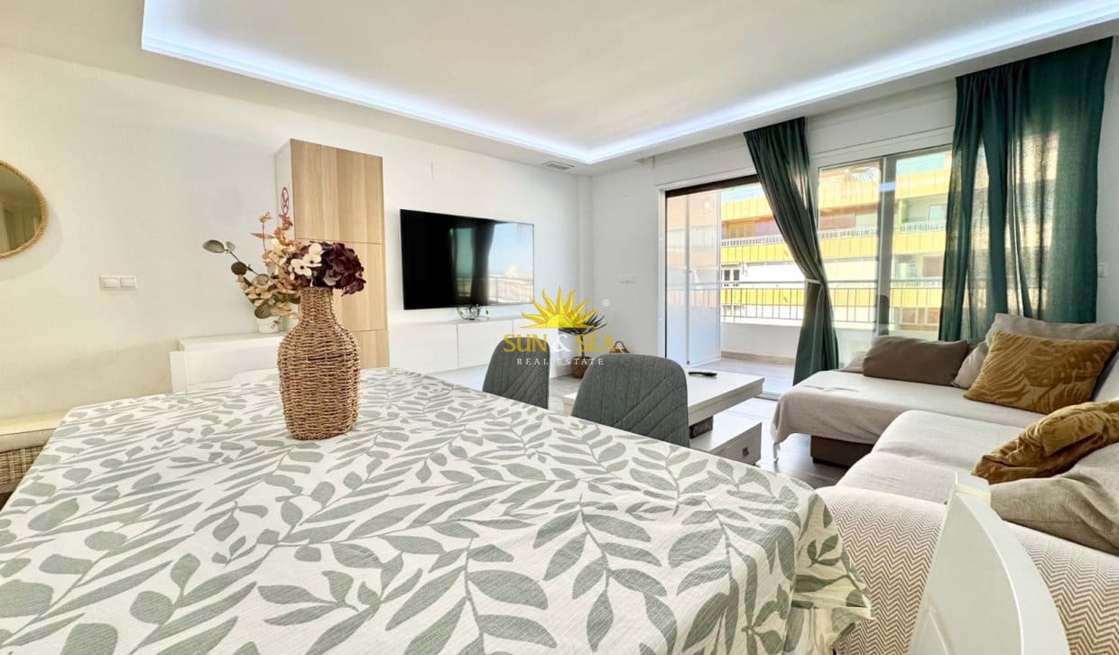 3 bedroom Apartment for rent in Torrevieja with pool garage - € 1,400 (Ref: 9863733)