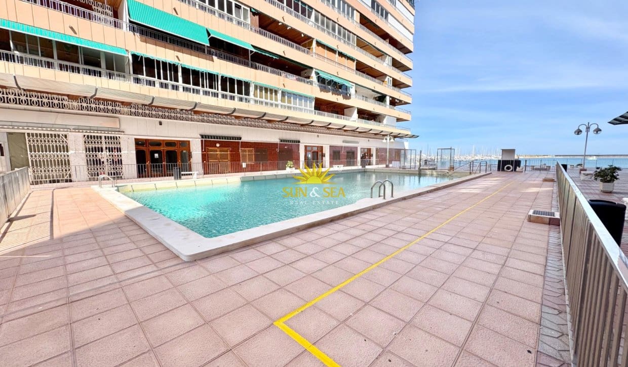 3 bedroom Apartment for rent in Torrevieja with pool garage - € 1,400 (Ref: 9863733)