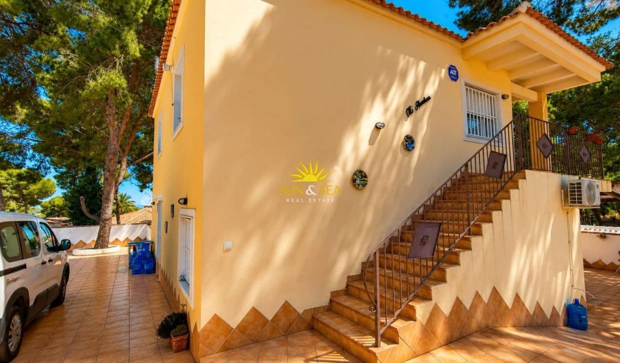 3 soveværelse Villa til salg i Pinar de Campoverde med garage - € 345.000 (Ref: 9866086)