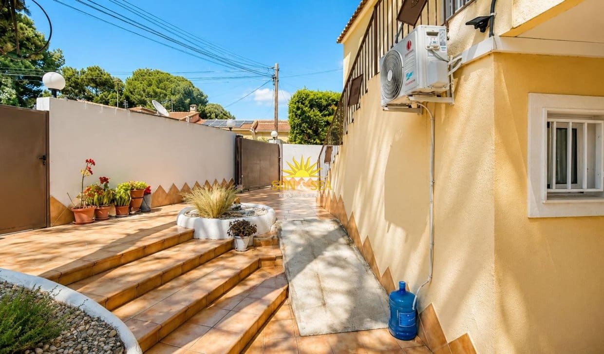 3 soveværelse Villa til salg i Pinar de Campoverde med garage - € 345.000 (Ref: 9866086)