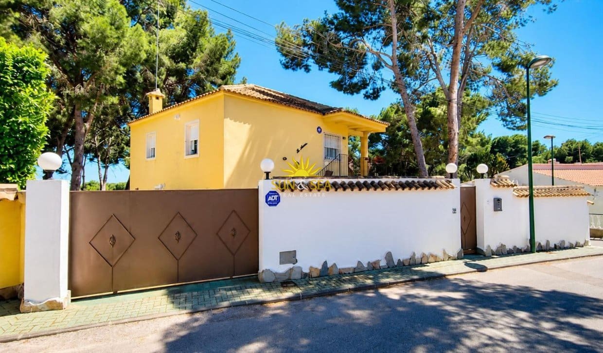 3 soveværelse Villa til salg i Pinar de Campoverde med garage - € 345.000 (Ref: 9866086)