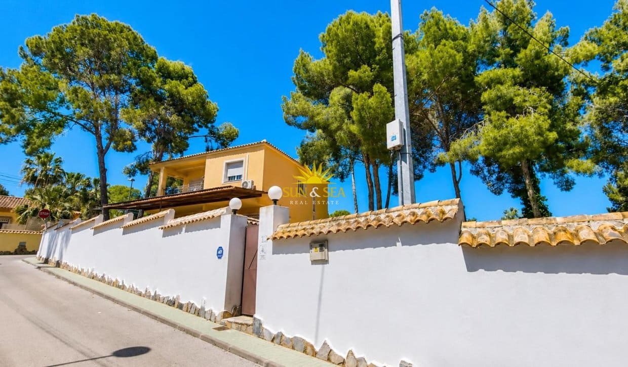 3 soveværelse Villa til salg i Pinar de Campoverde med garage - € 345.000 (Ref: 9866086)