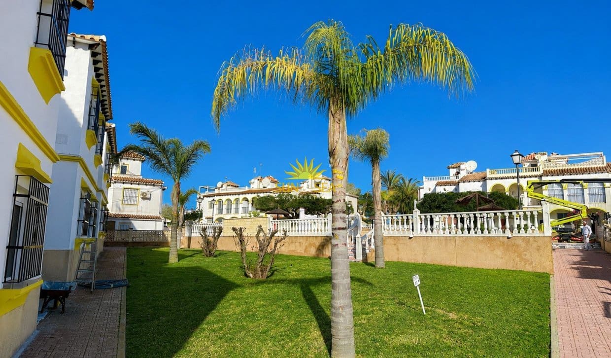 1 sovrum Hus till salu i San Miguel de Salinas med pool - 120 000 € (Ref: 9866157)