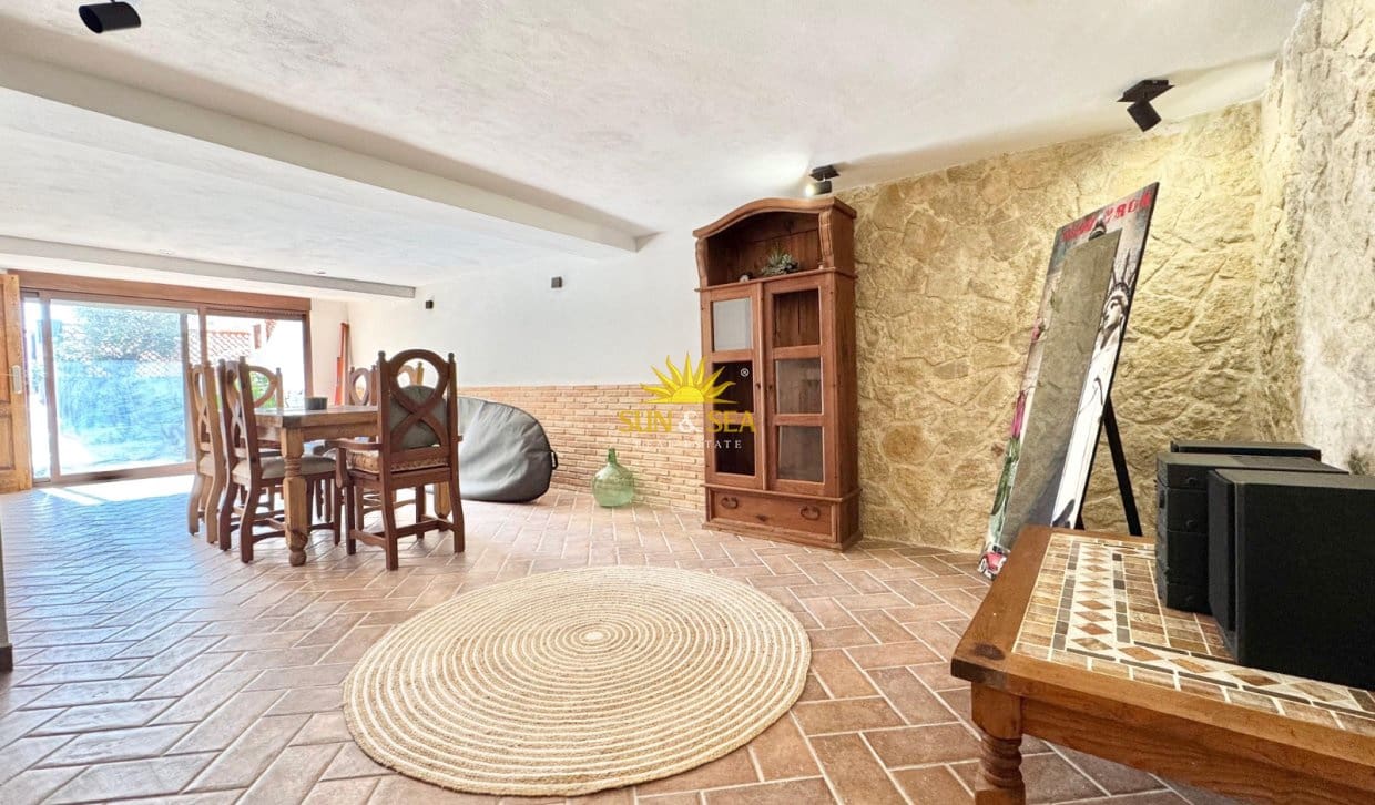 3 bedroom Apartment for rent in Guardamar del Segura - € 1,600 (Ref: 9866300)