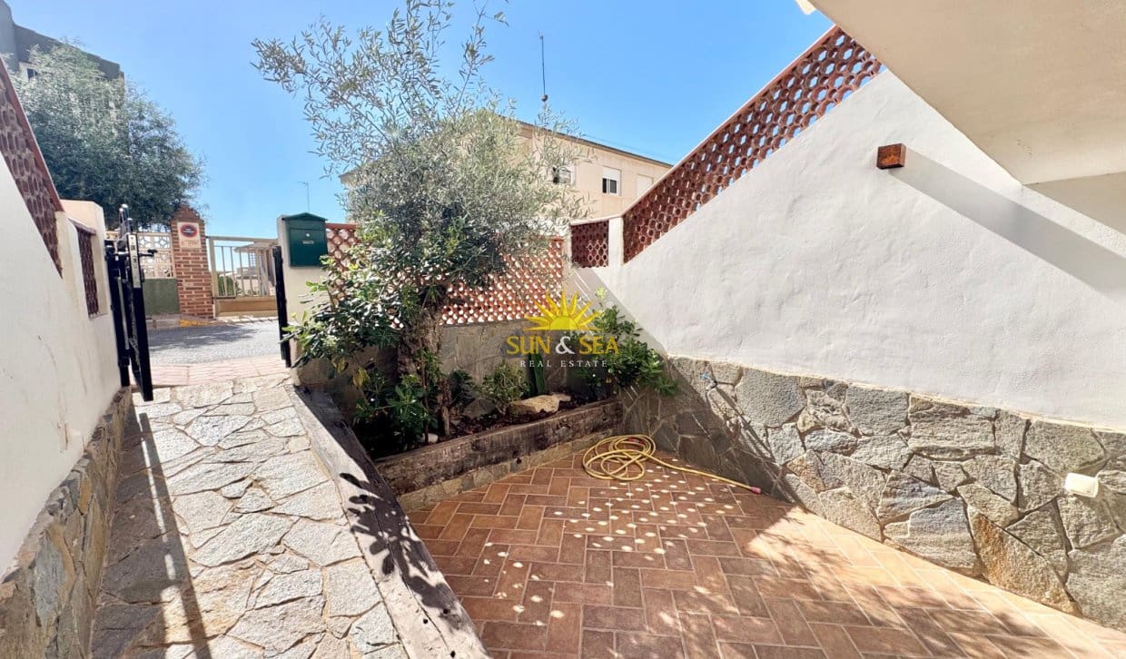 3 bedroom Apartment for rent in Guardamar del Segura - € 1,600 (Ref: 9866300)