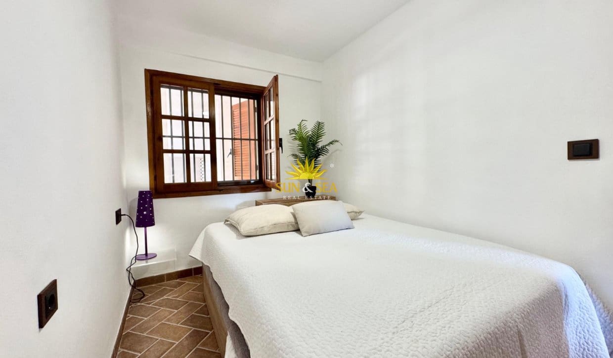 3 bedroom Apartment for rent in Guardamar del Segura - € 1,600 (Ref: 9866300)
