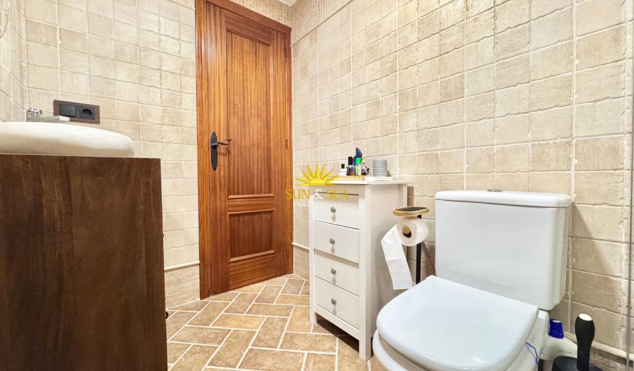 3 bedroom Apartment for rent in Guardamar del Segura - € 1,600 (Ref: 9866300)