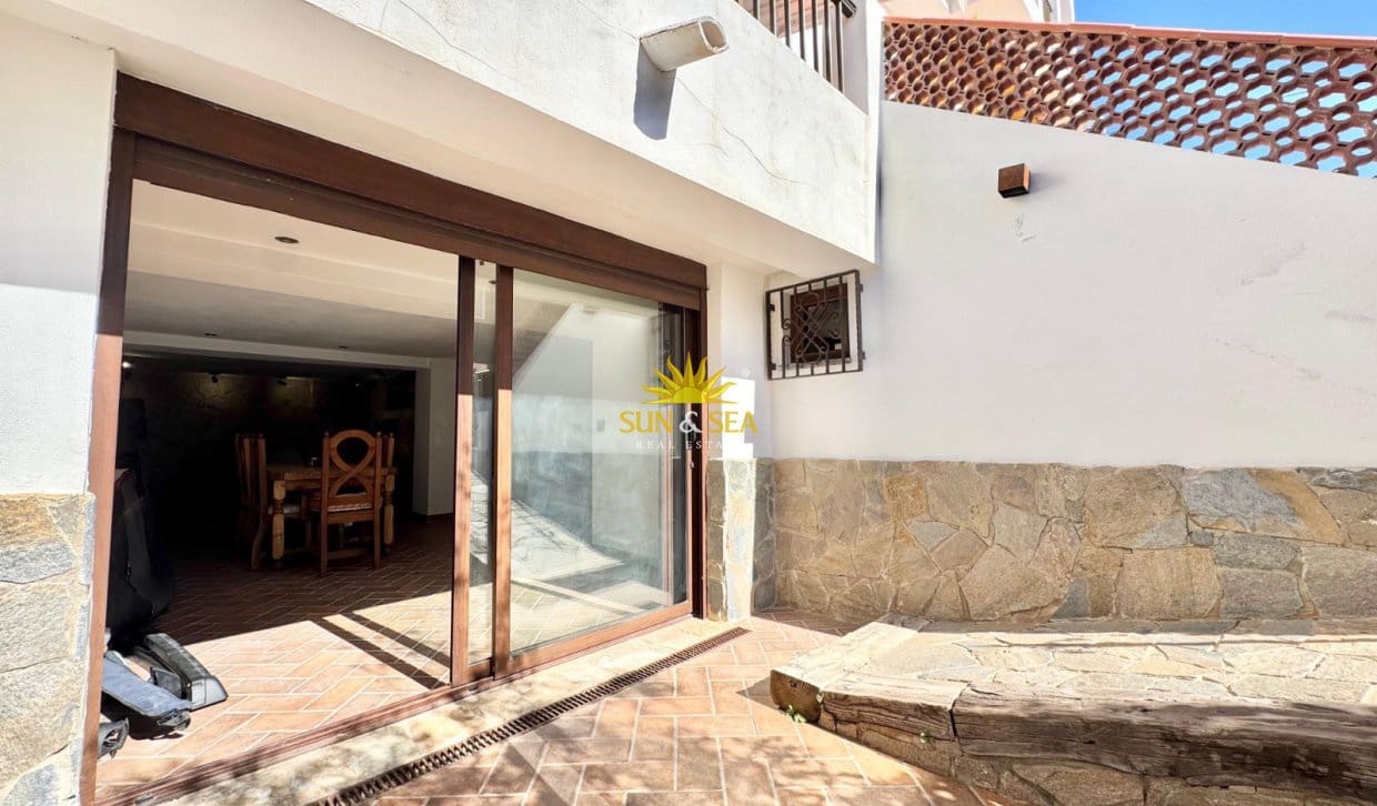 3 bedroom Apartment for rent in Guardamar del Segura - € 1,600 (Ref: 9866300)