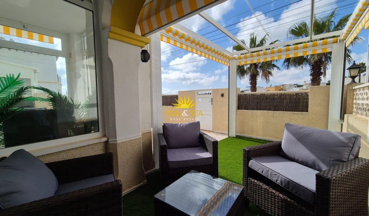 Casa de 1 habitación en San Miguel de Salinas en venta con piscina - 157.000 € (Ref: 9867690)