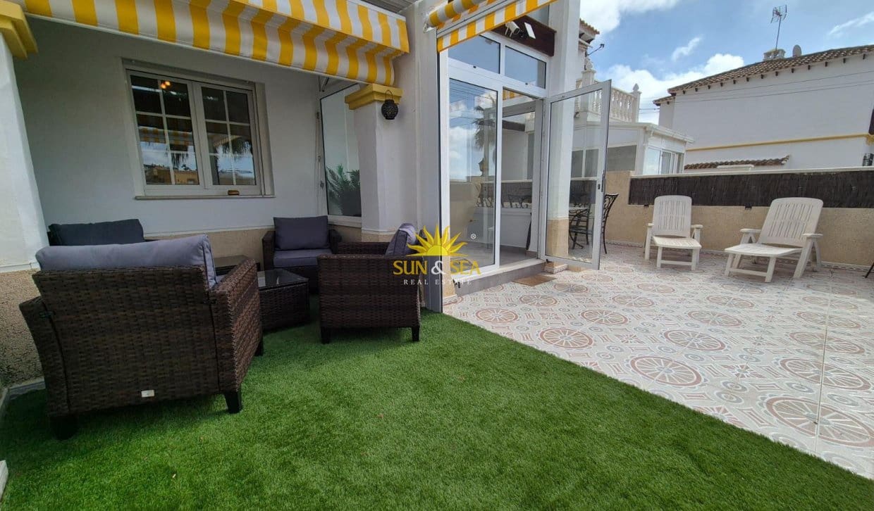 Casa de 1 habitación en San Miguel de Salinas en venta con piscina - 157.000 € (Ref: 9867690)