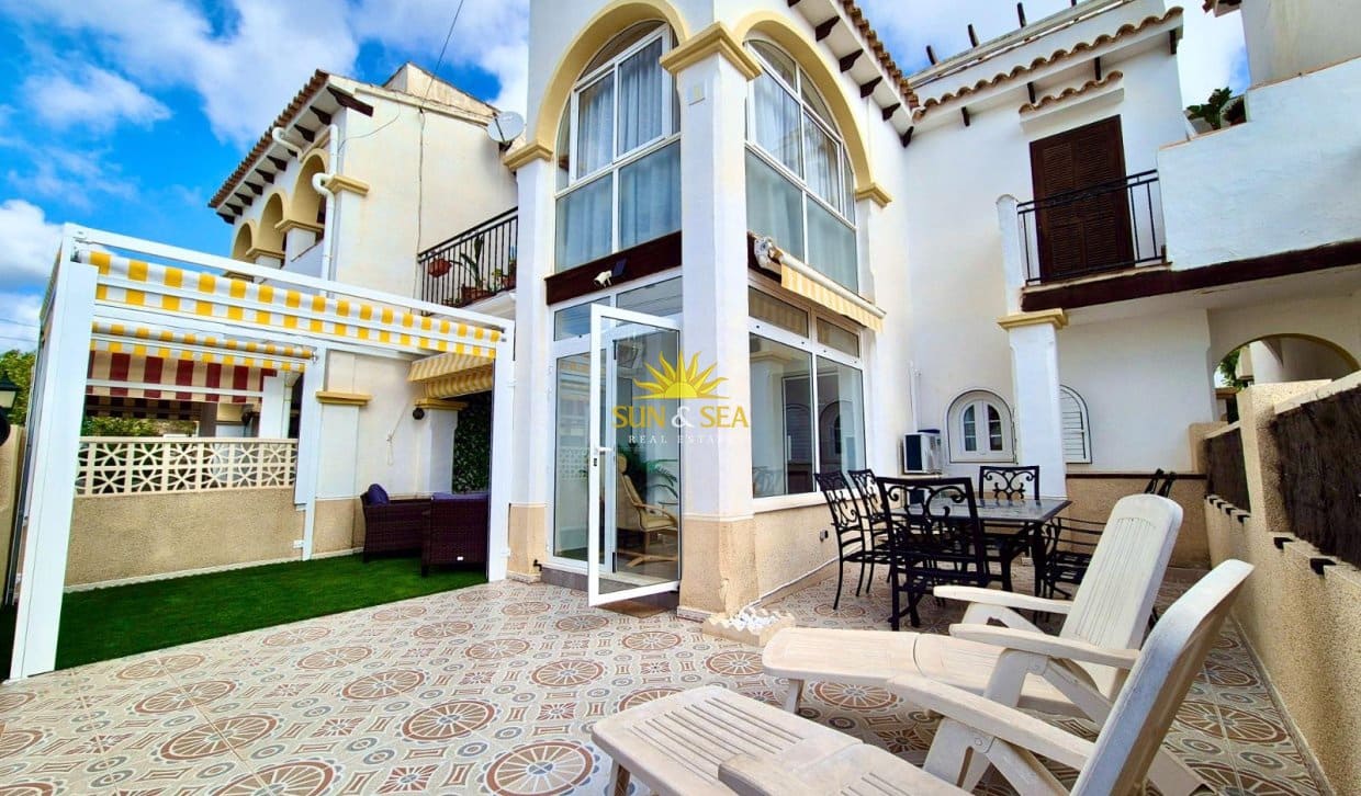 Casa de 1 habitación en San Miguel de Salinas en venta con piscina - 157.000 € (Ref: 9867690)