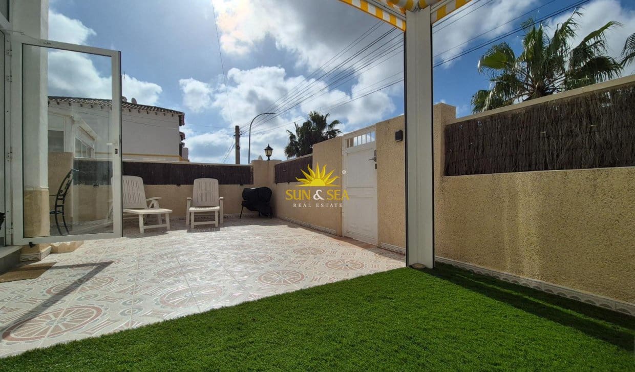 Casa de 1 habitación en San Miguel de Salinas en venta con piscina - 157.000 € (Ref: 9867690)