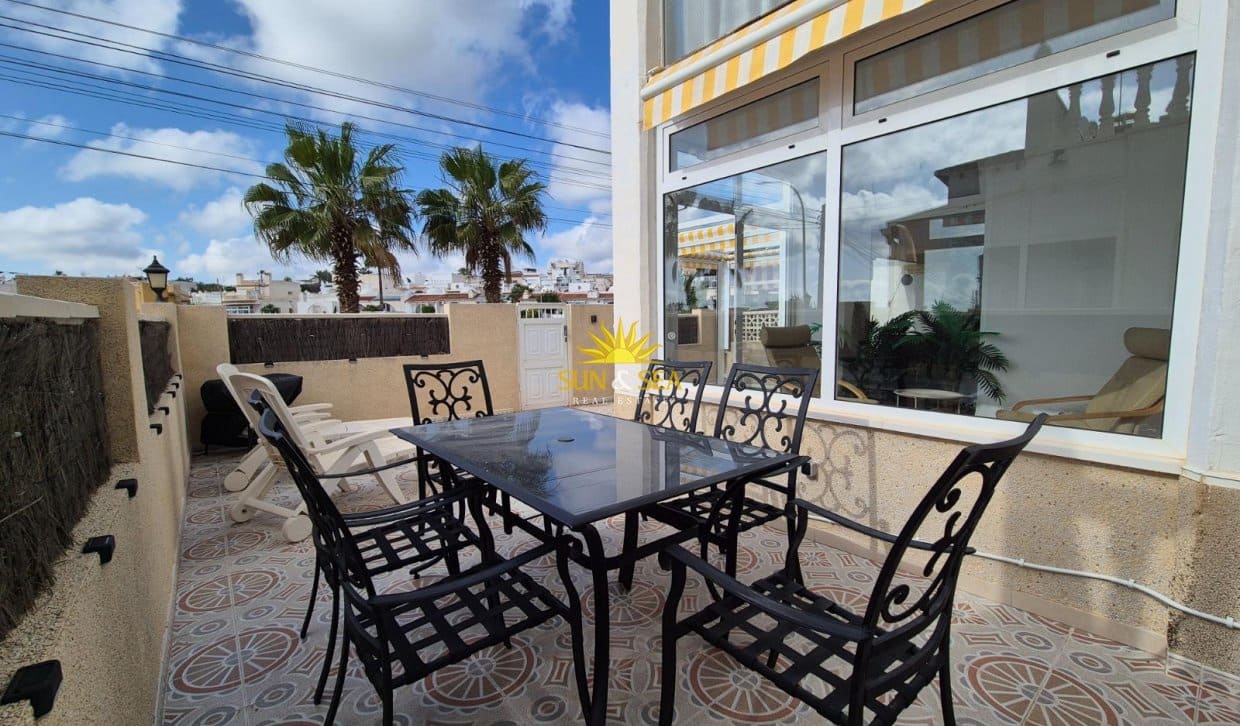 Casa de 1 habitación en San Miguel de Salinas en venta con piscina - 157.000 € (Ref: 9867690)