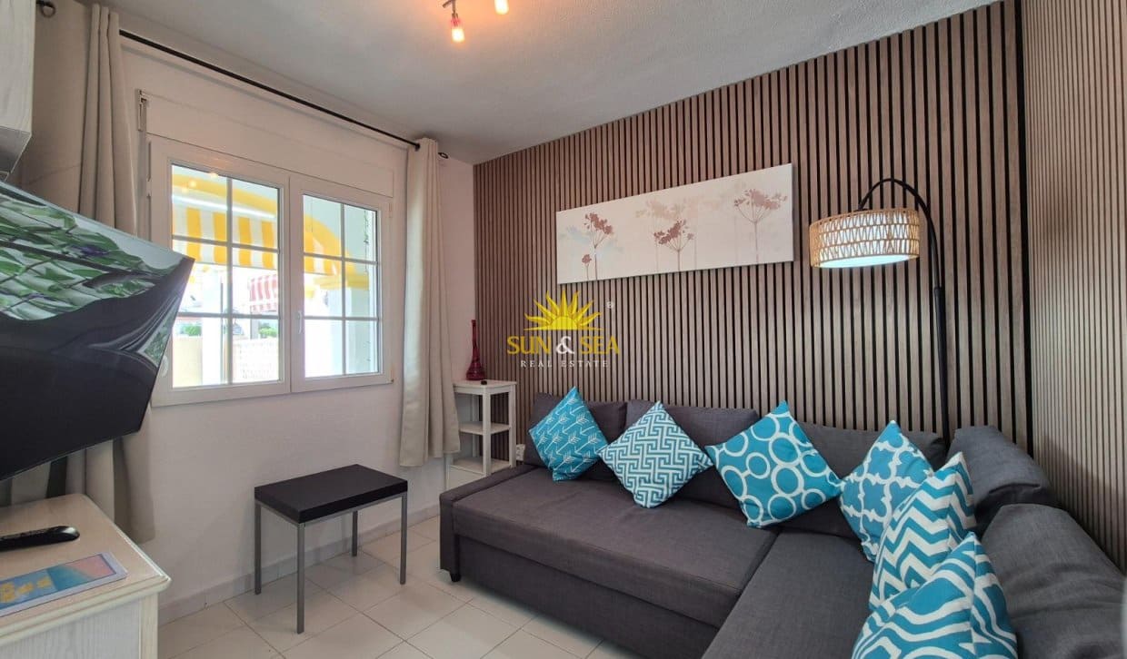 Casa de 1 habitación en San Miguel de Salinas en venta con piscina - 157.000 € (Ref: 9867690)