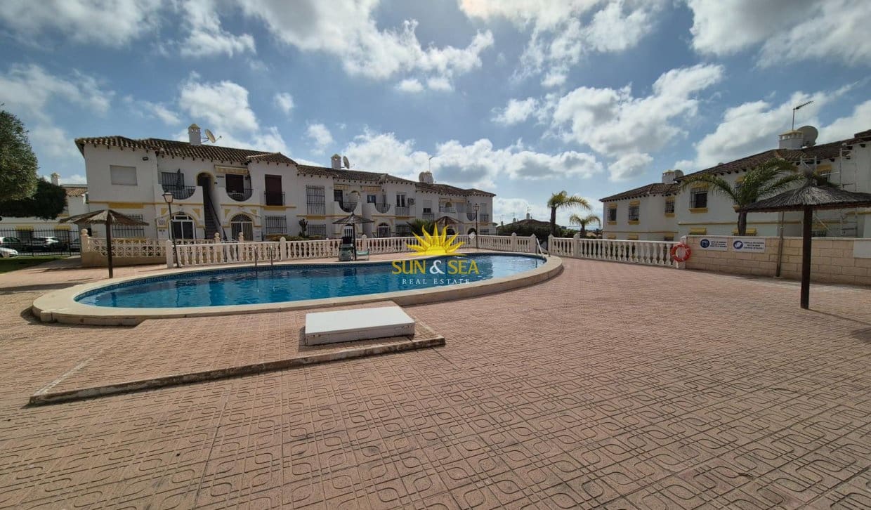 Casa de 1 habitación en San Miguel de Salinas en venta con piscina - 157.000 € (Ref: 9867690)