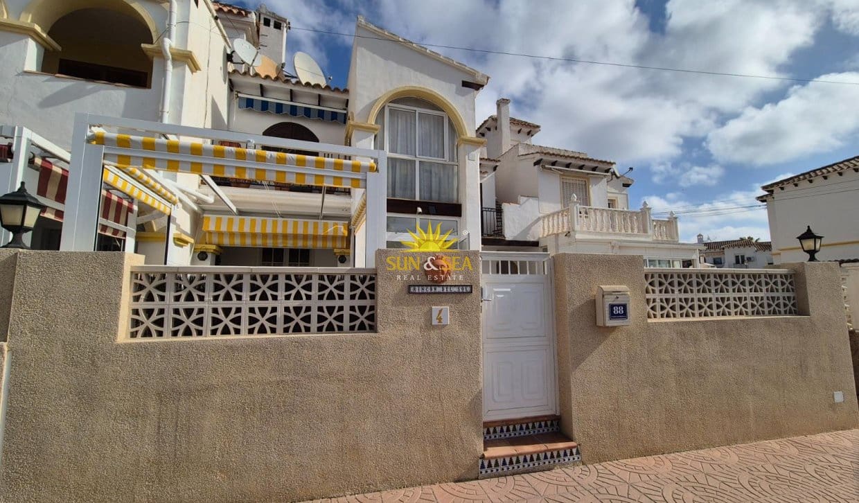 Casa de 1 habitación en San Miguel de Salinas en venta con piscina - 157.000 € (Ref: 9867690)